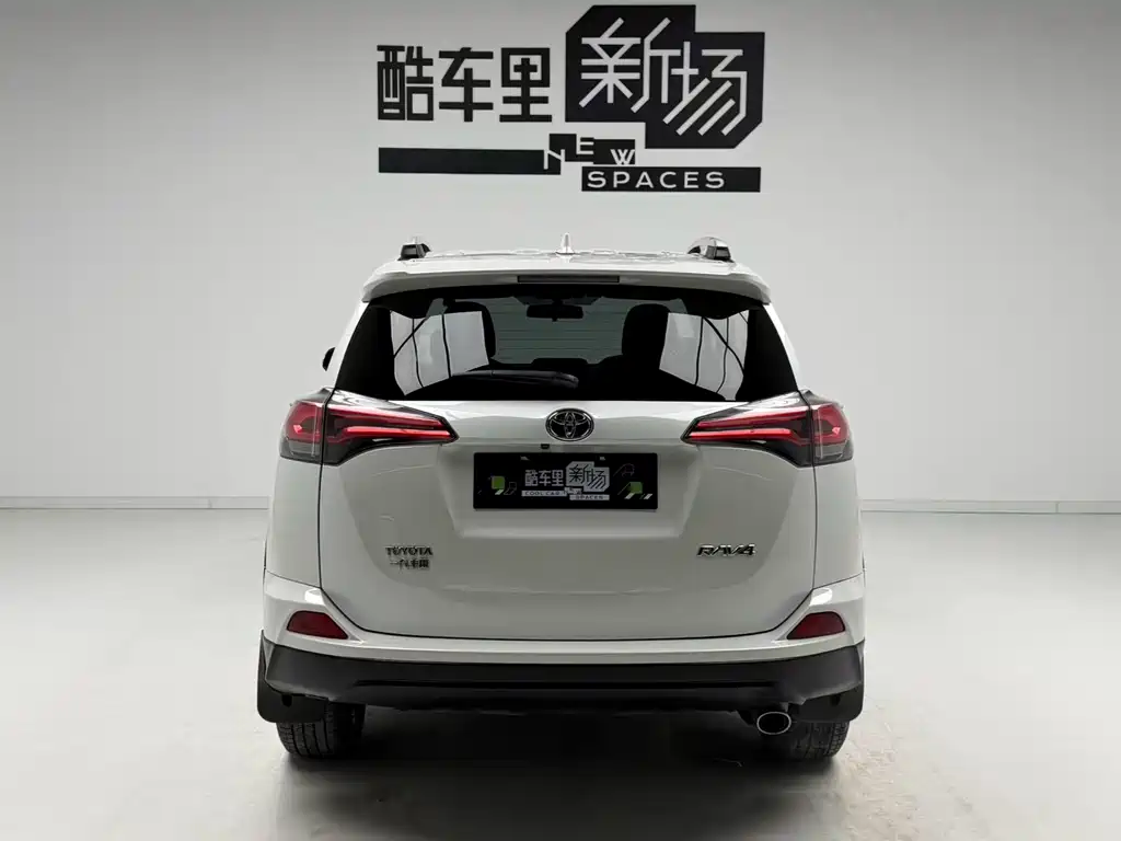 Toyota RAV4 2017 — фото 5