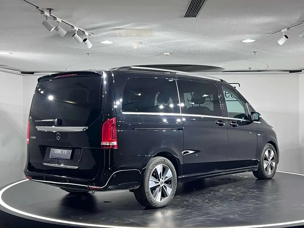 Mercedes-Benz V-Class 2023 — фото 3