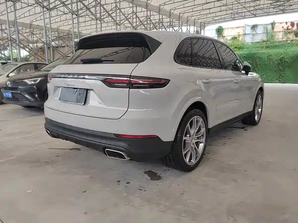 Porsche Cayenne 2021