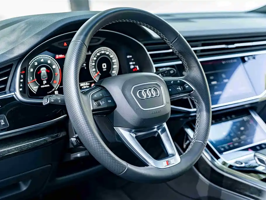 Audi Q8 2022 — фото 11