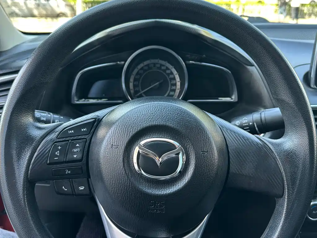 Mazda 3 Axela 2016 — фото 10