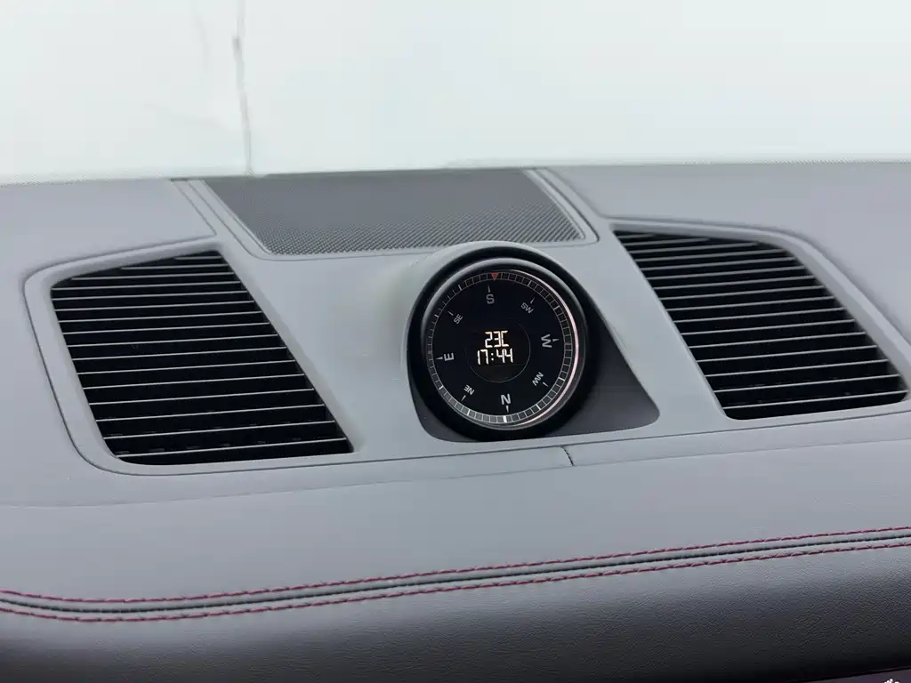 Porsche Cayenne 2019 — фото 11