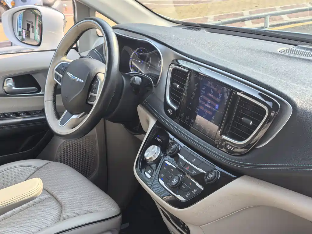 Chrysler Grand Voyager PHEV 2019 — фото 4