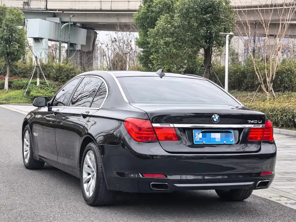 BMW 7 Series 2011 — фото 4