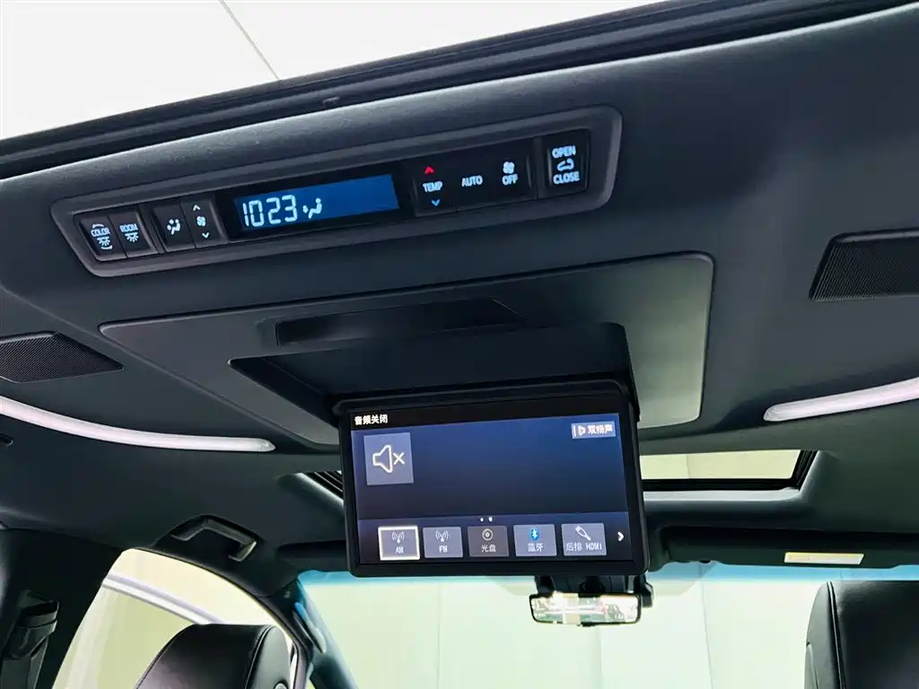 Toyota Alphard 2022 — фото 18