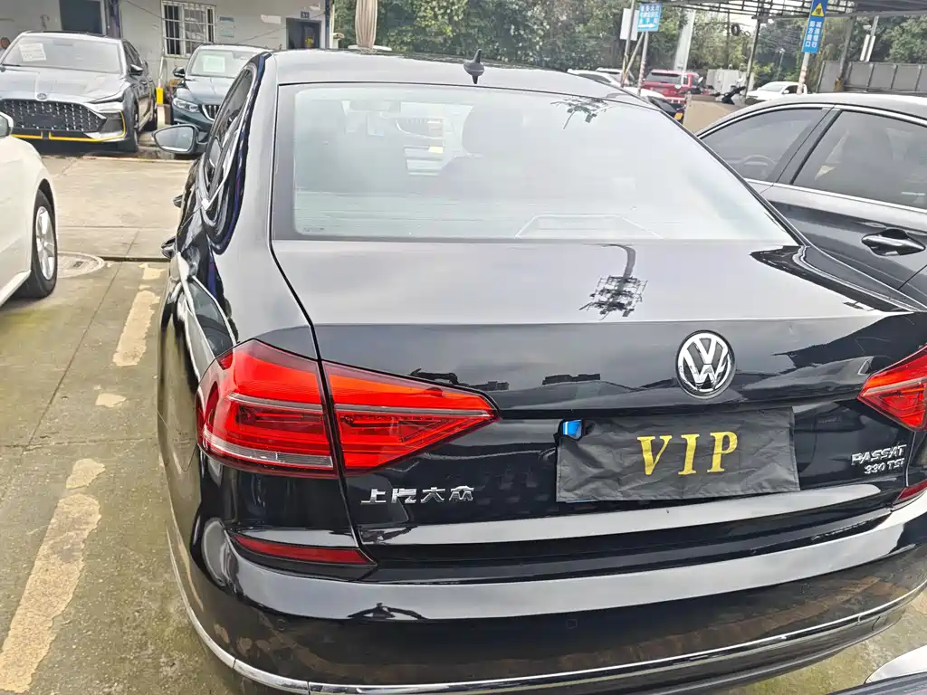 Volkswagen Passat 2017 — фото 18