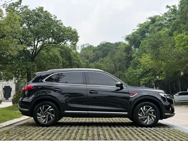 Hongqi HS5 2022