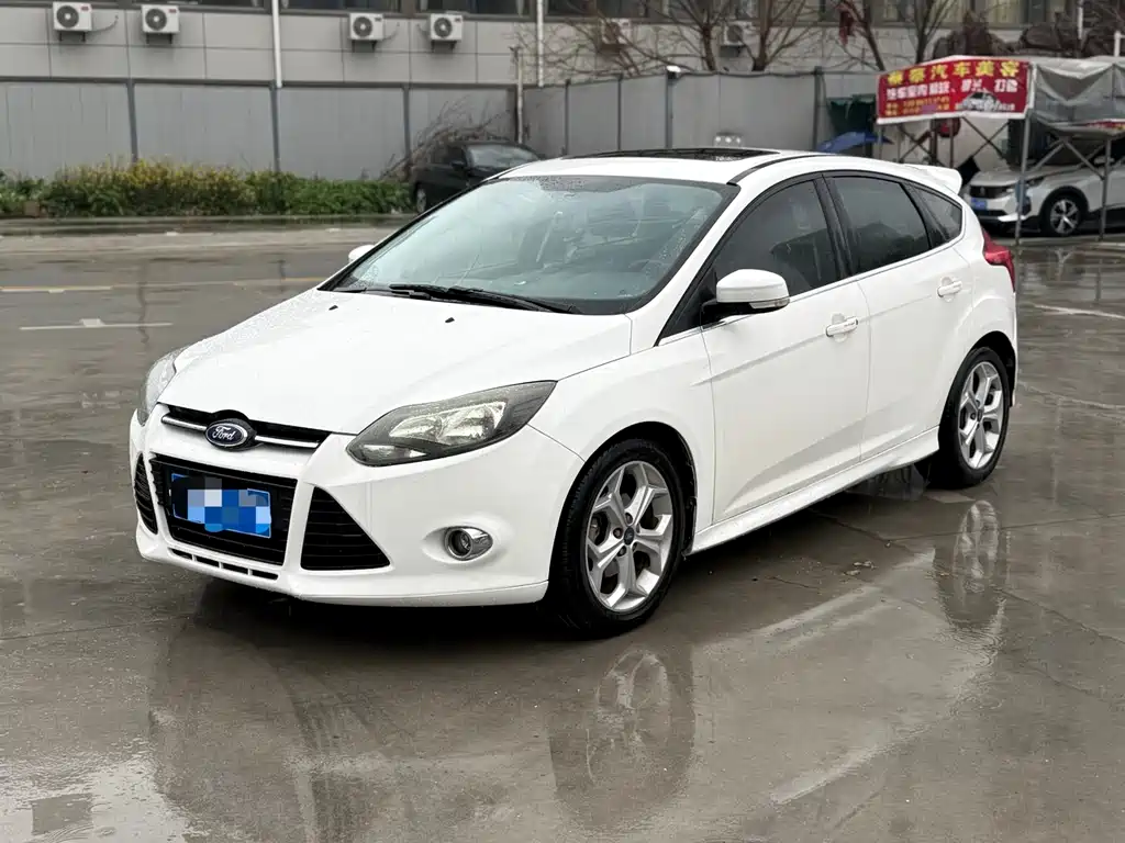 Ford Focus 2013 — фото 1