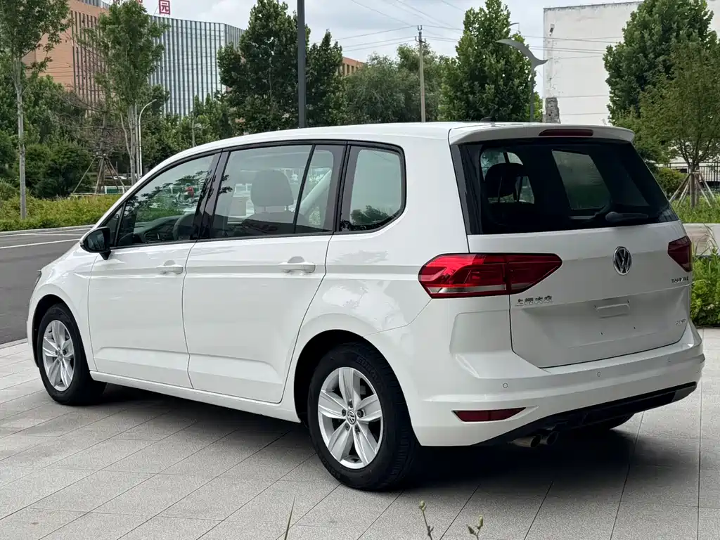 Volkswagen Touran 2017 — фото 7