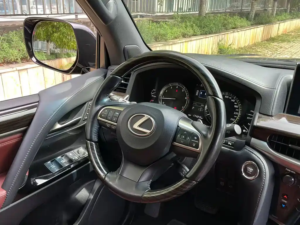 Lexus LX 2018 — фото 13