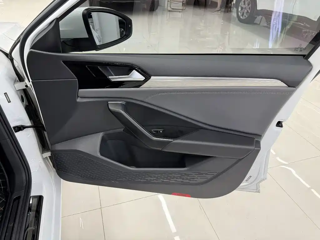 Volkswagen Sagitar 2022