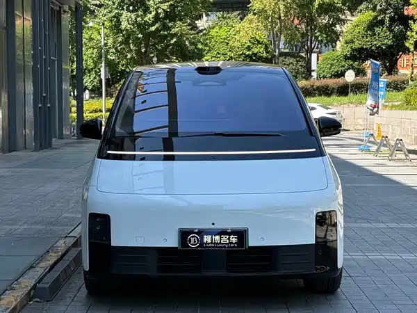 Li Auto MEGA 2025