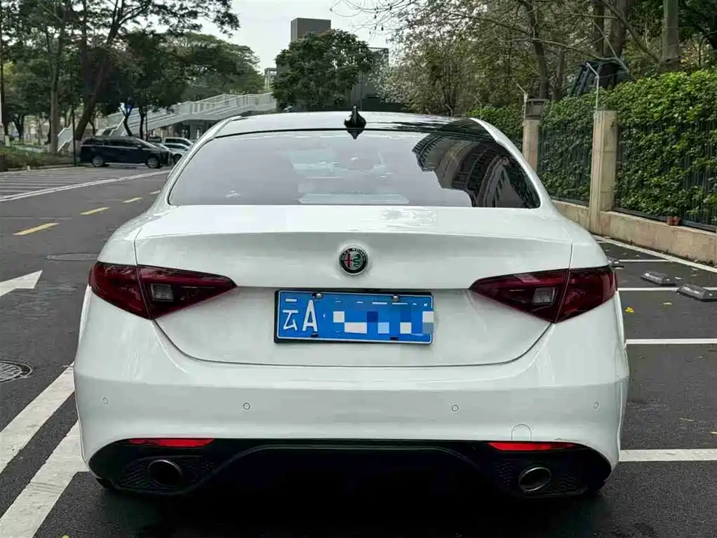 Alfa Romeo Giulia 2017 — фото 5