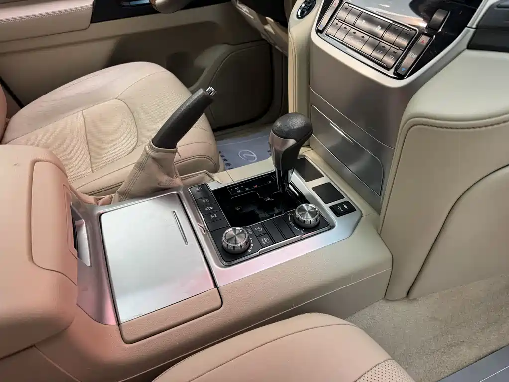 Toyota Land Cruiser 2018 — фото 15