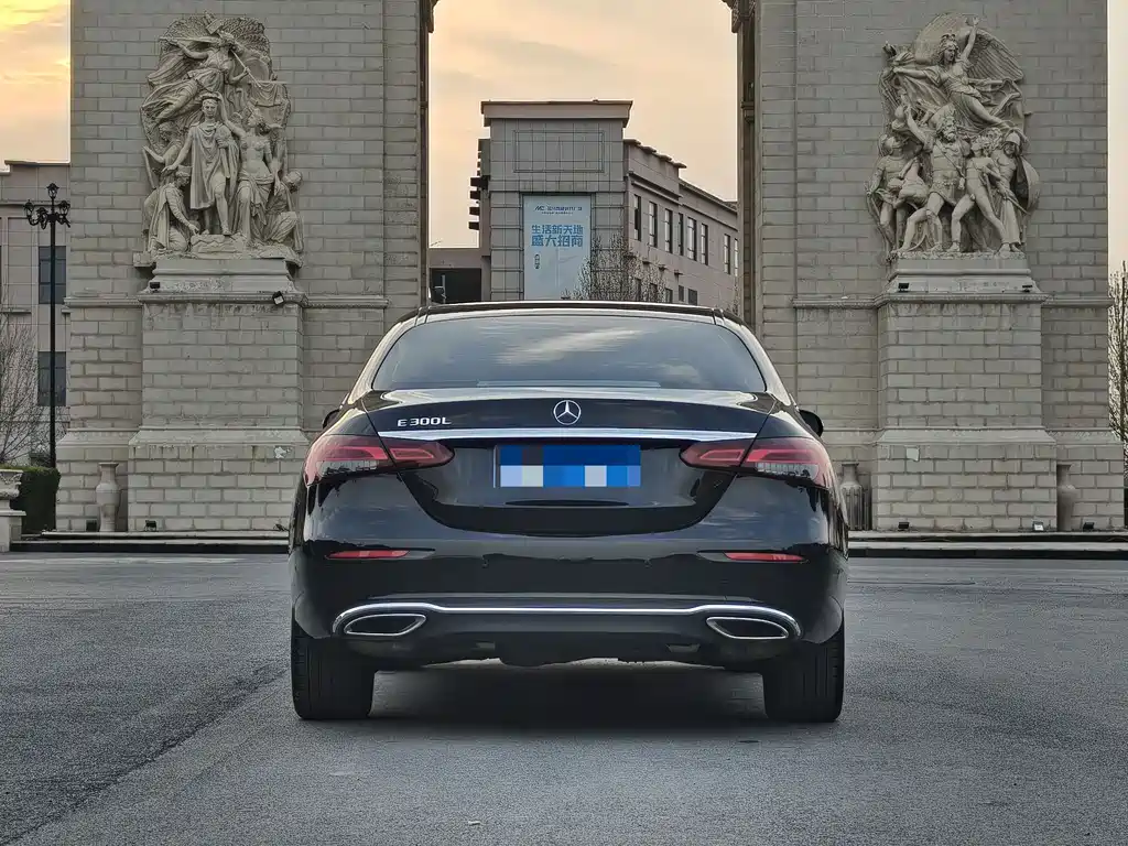 Mercedes-Benz E-Class 2023 — фото 4
