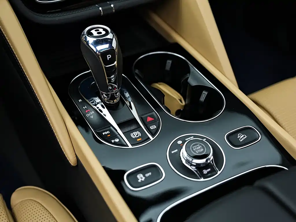 Bentley Bentayga 2023 — фото 14