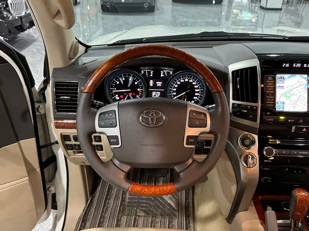 Toyota Land Cruiser 2015 — фото 9
