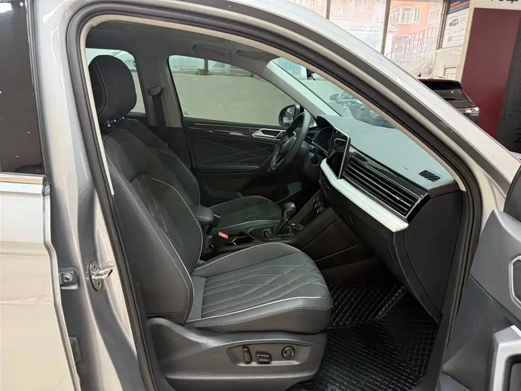 Volkswagen Tiguan L 2023 — фото 19