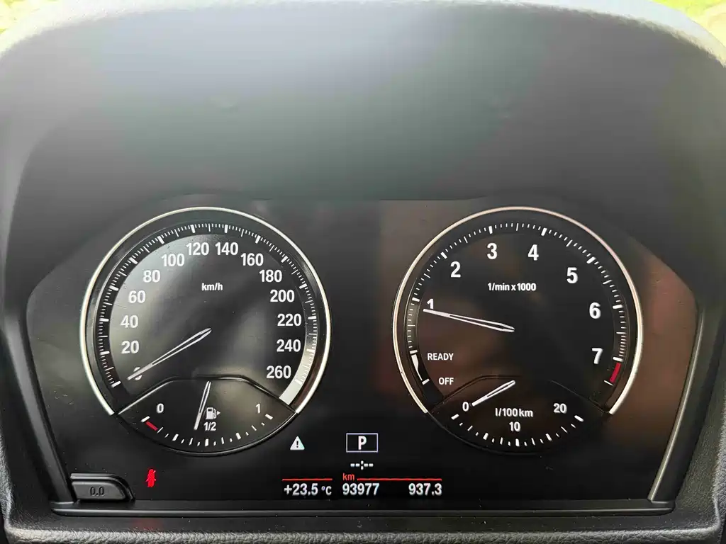 BMW 1 Series 2018 — фото 10