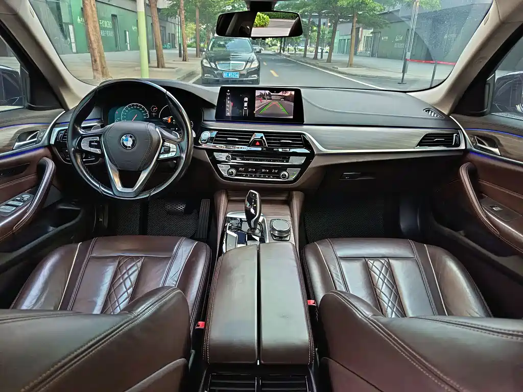 BMW 5 Series 2019 — фото 9