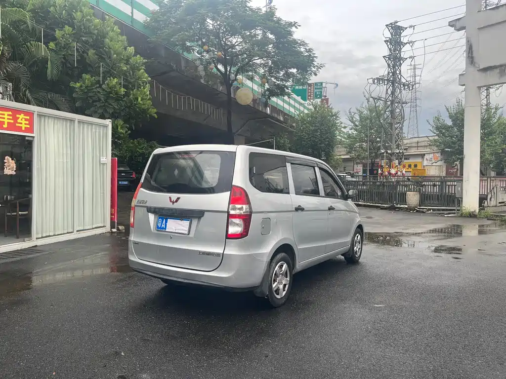 Wuling Hongguang 2014
