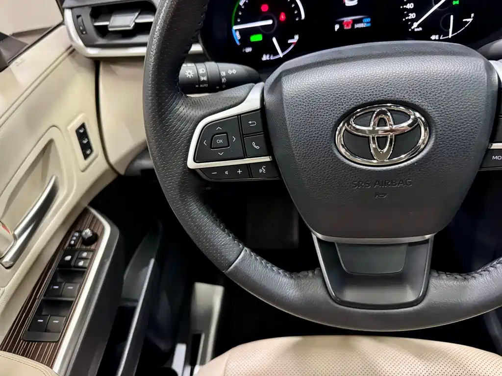 Toyota Granvia 2024 — фото 15