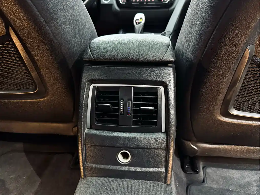 BMW 3 Series 2017 — фото 18