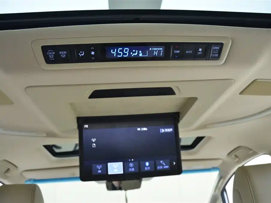 Toyota Alphard 2020 — фото 15