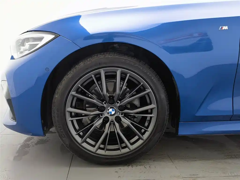 BMW 3 Series 2019 — фото 17