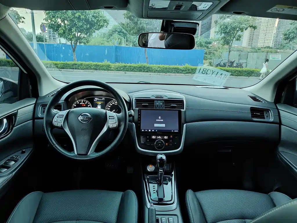 Nissan Tiida 2017 — фото 10