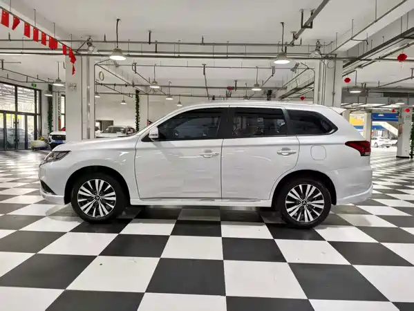 Mitsubishi Outlander 2022