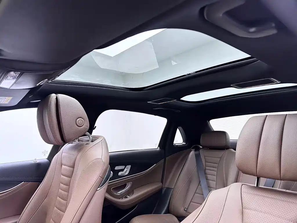 Mercedes-Benz E-Class 2023 — фото 16