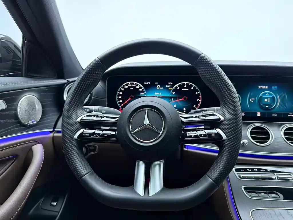Mercedes-Benz E-Class 2023 — фото 19