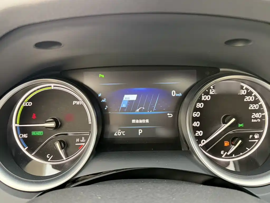Toyota Camry 2018 — фото 16