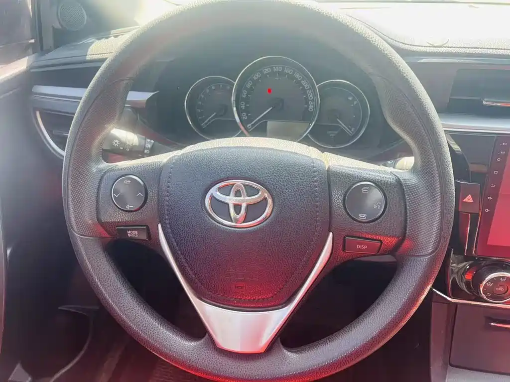 Toyota Corolla 2018 — фото 12