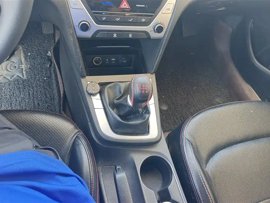 Hyundai Elantra 2018 — фото 16