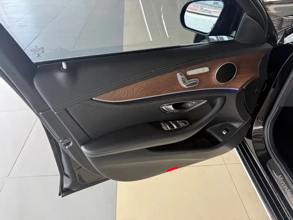 Mercedes-Benz E-Class 2018 — фото 14