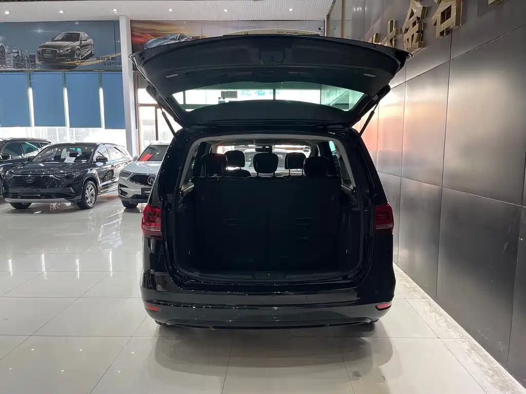 Volkswagen Sharan 2017 — фото 12