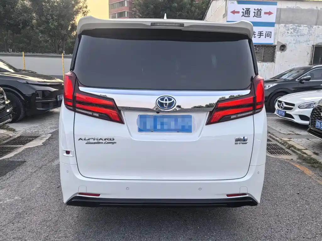 Toyota Alphard 2021 — фото 18