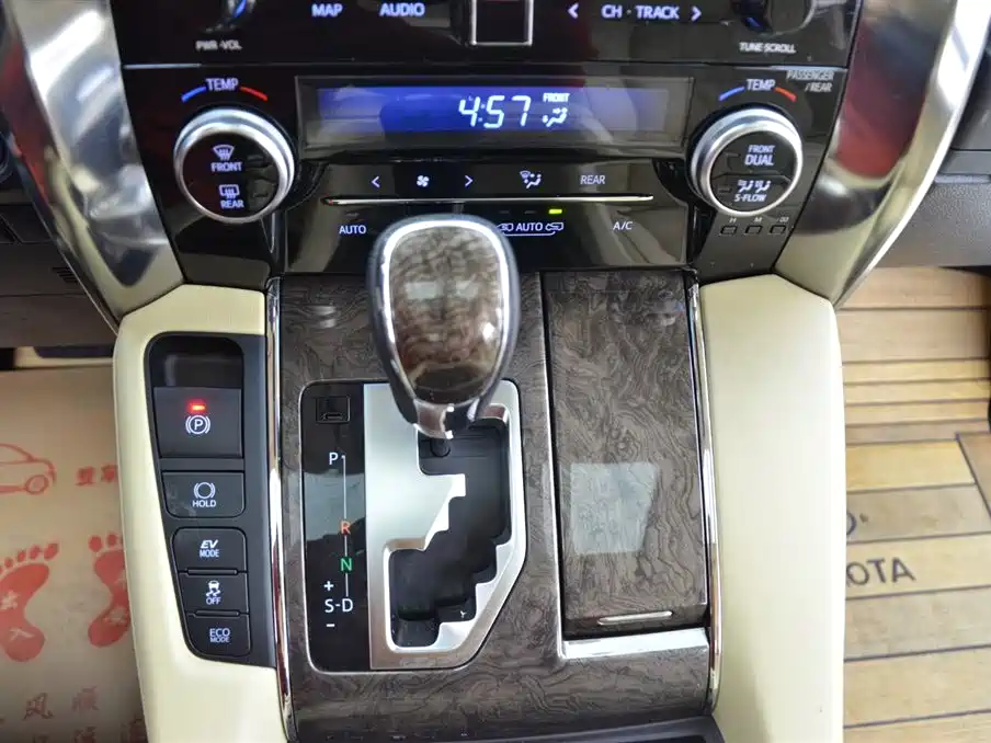 Toyota Alphard 2020 — фото 10