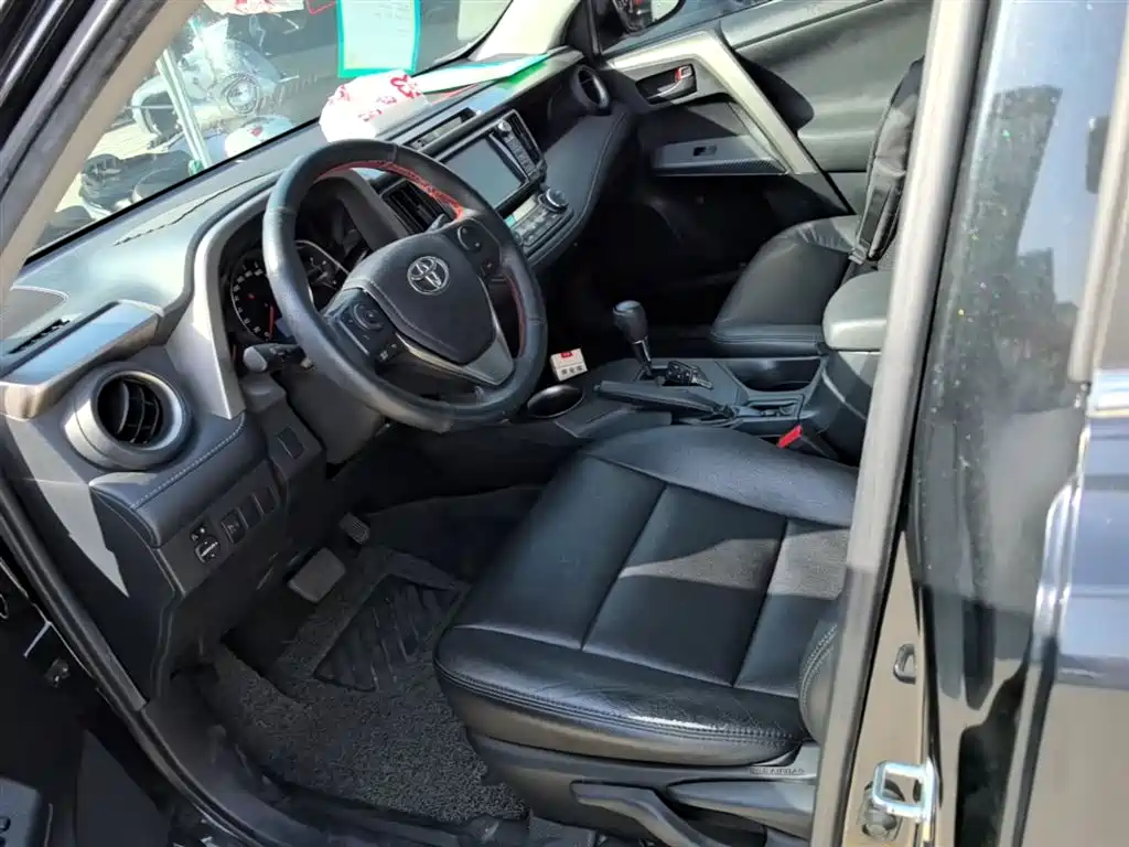 Toyota RAV4 2016 — фото 15