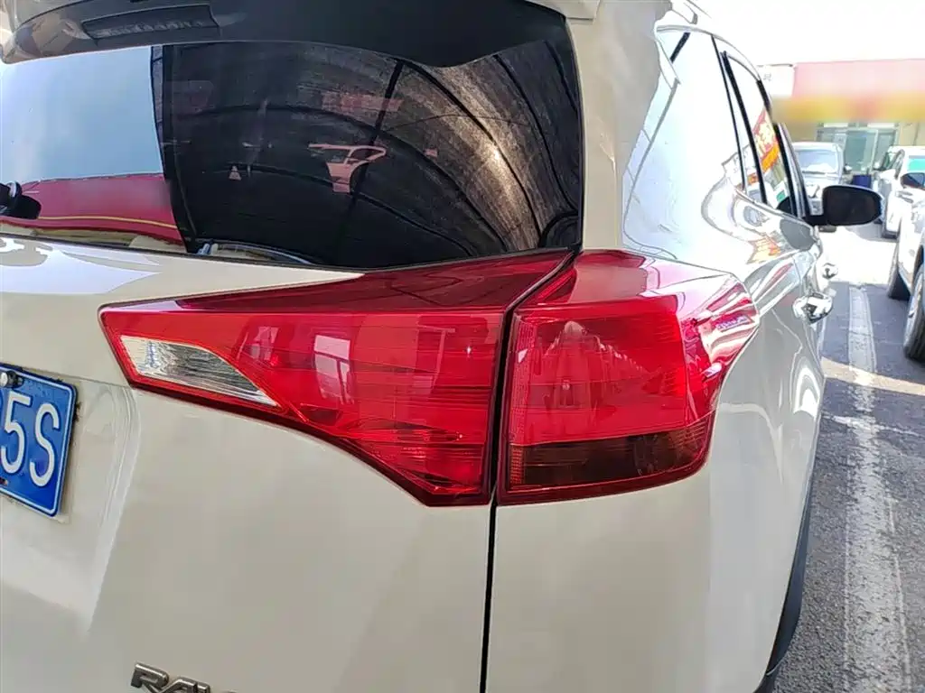 Toyota RAV4 2014 — фото 8