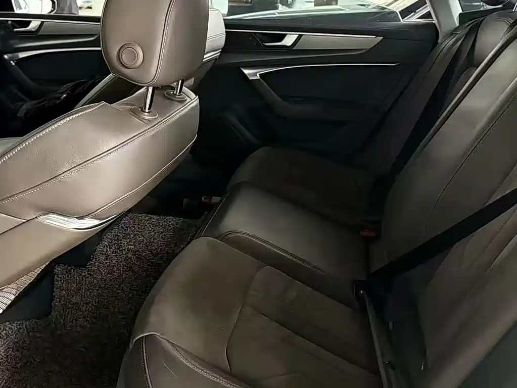 Audi A7L 2022 — фото 11