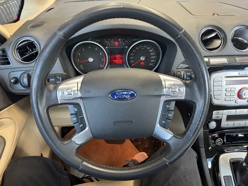 Ford Max 2010 — фото 10