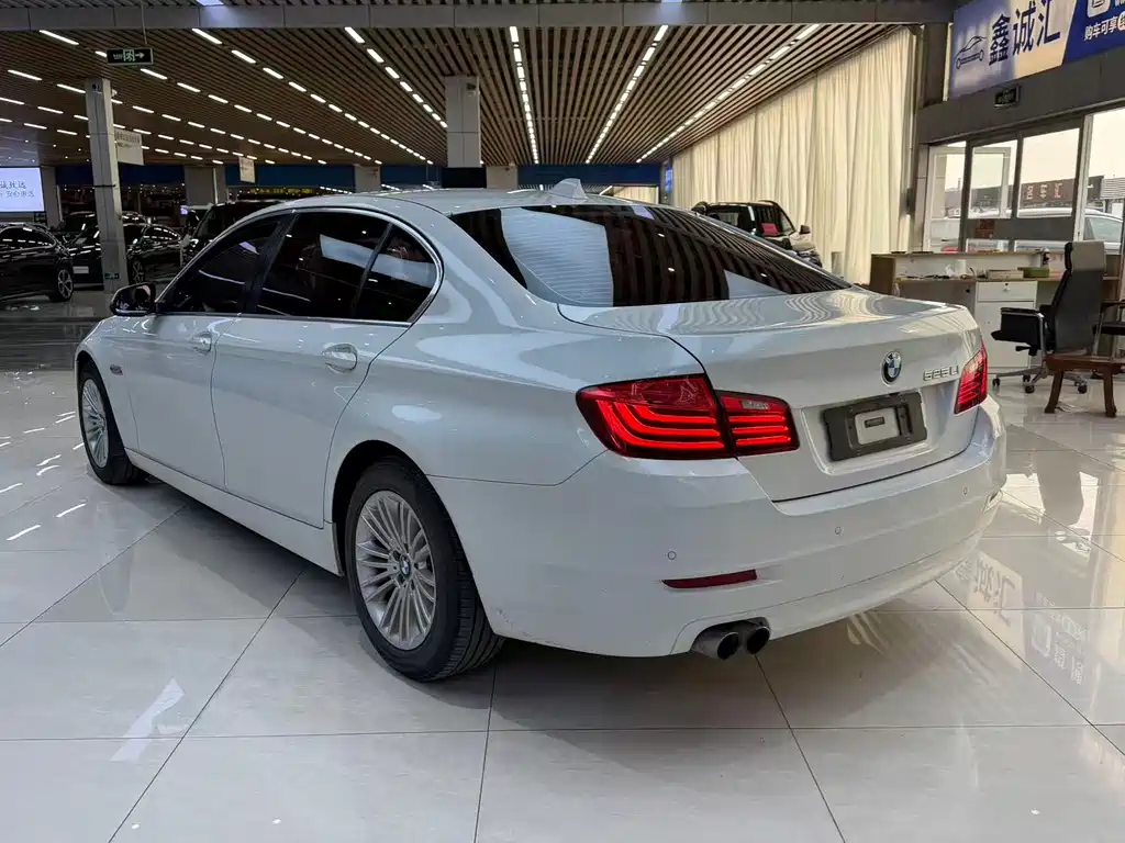 BMW 5 Series 2015 — фото 11