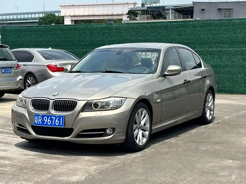 BMW 3 Series 2011 — фото 1