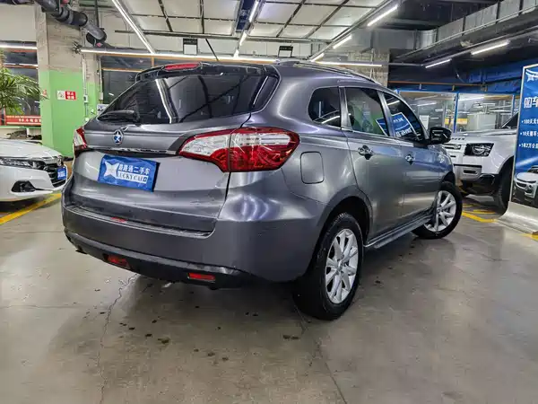 Venucia T70 2015
