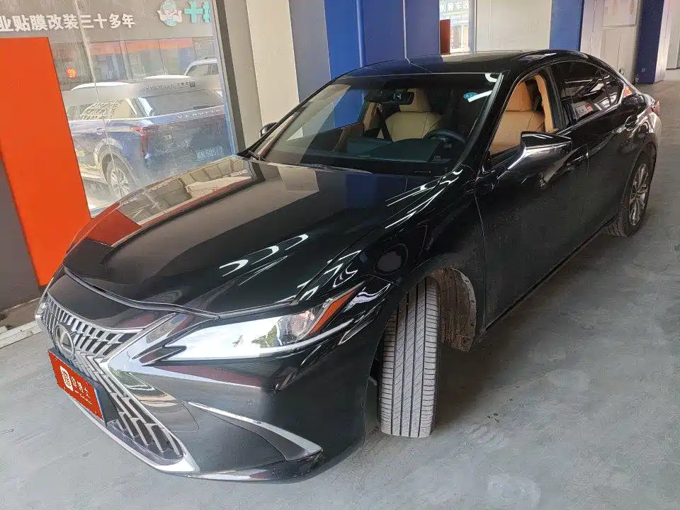 Lexus ES 2022