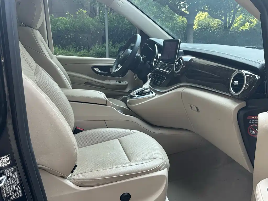 Mercedes-Benz V-Class 2020 — фото 10