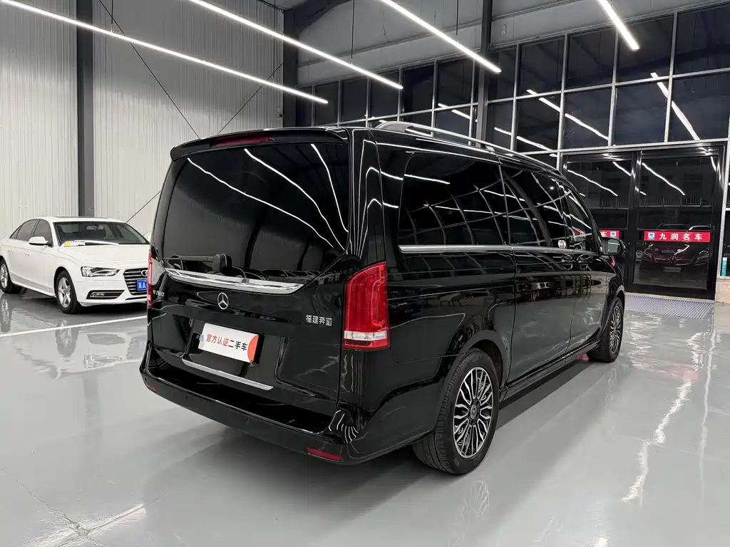 Mercedes-Benz V-Class 2020 — фото 18